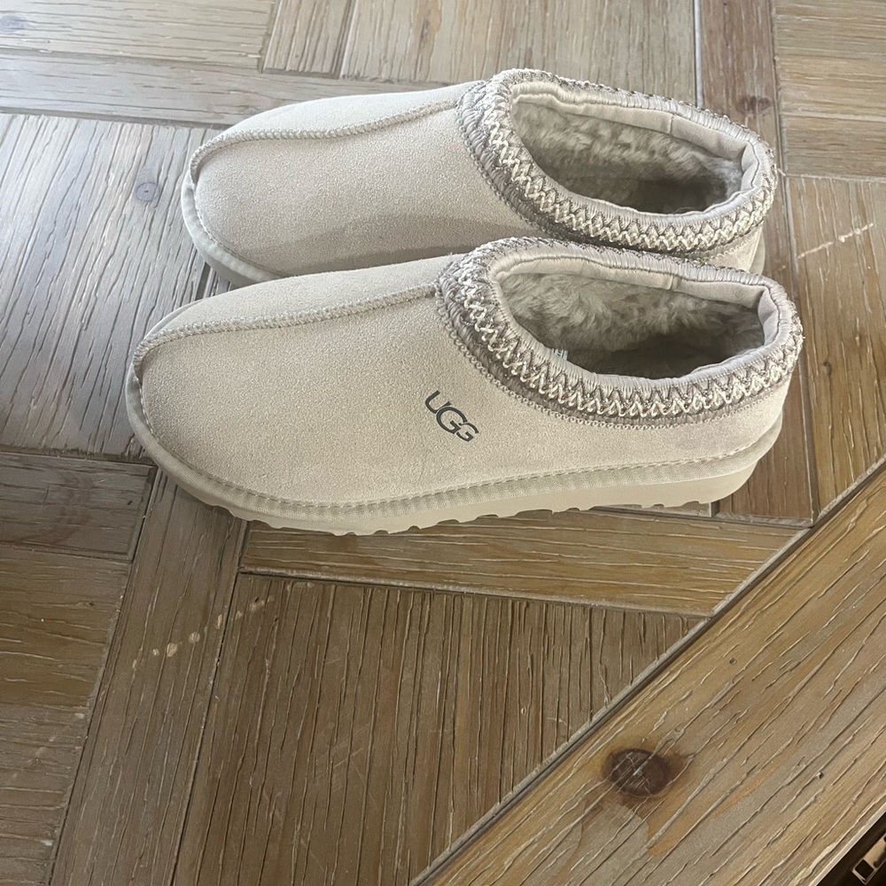 UGG Tazman Cream Slippers with Plush Lining